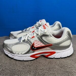 Nike V5 RNR W
Brand new